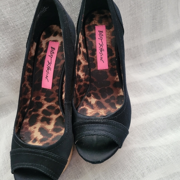NEW Betsey Johnson Black Wedges - Picture 2 of 6